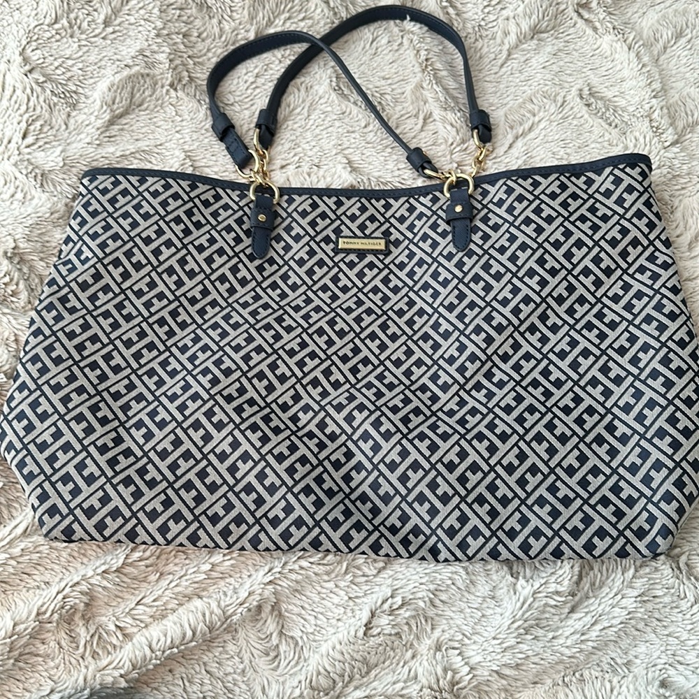 Tommy Hilfiger Navy Design tote bag with gold accents